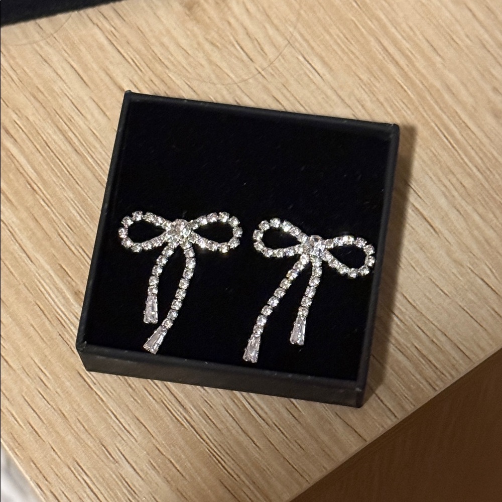 SHASHI Elegant Silver Bow Earrings